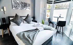 Chic Studio Apartment In Prime London Location